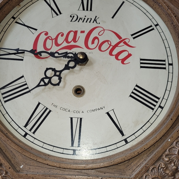 Vintage 70s Coca-Cola Wood Look Plastic Regulator Clock - Picture 9 of 10